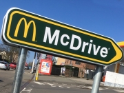 <p>In- &amp; outdoor sign</p>
<p>Verkeersbord McDonald's: Pijl</p>